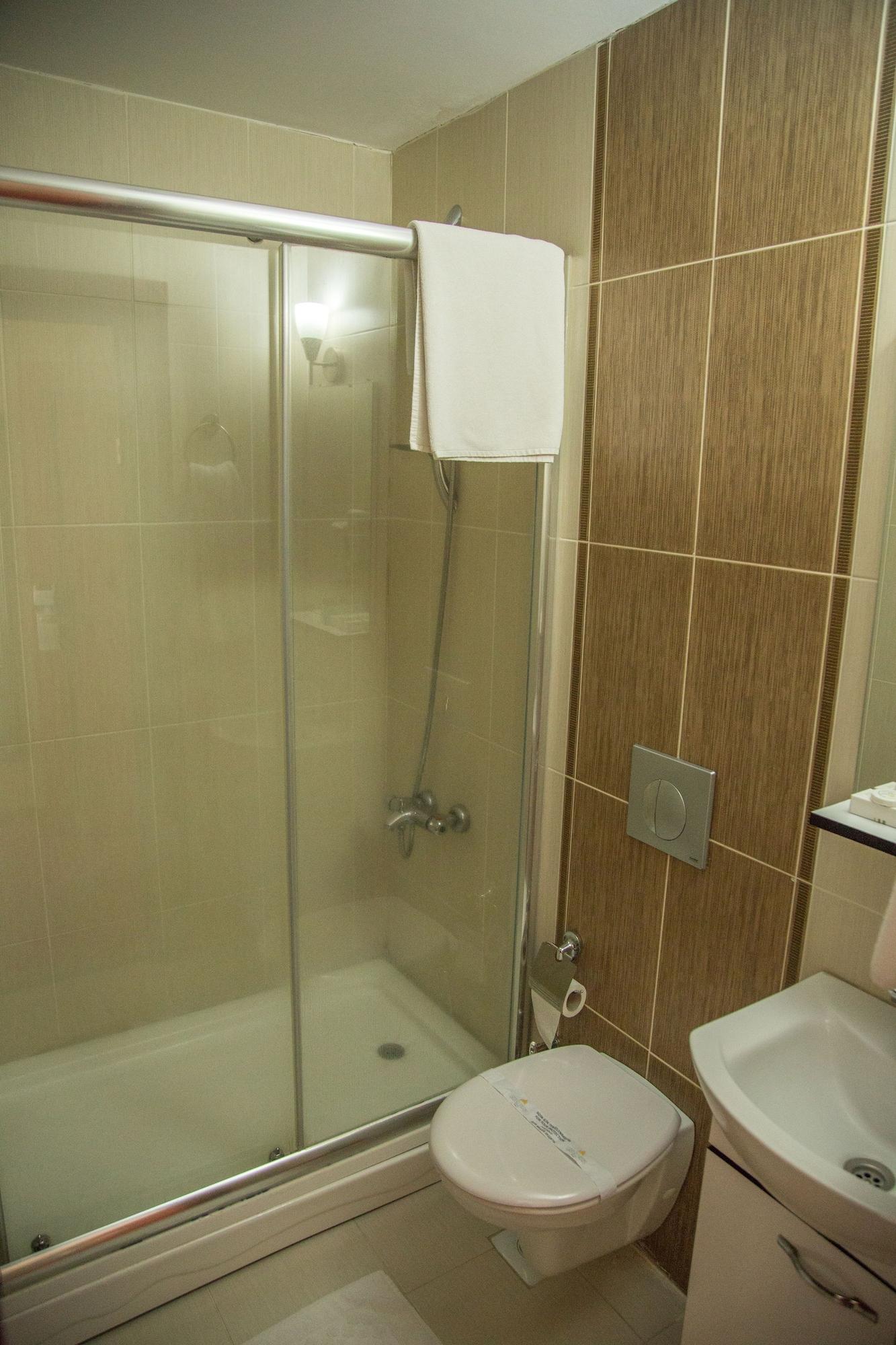 Grand Merin Airport Hotel Истанбул Екстериор снимка