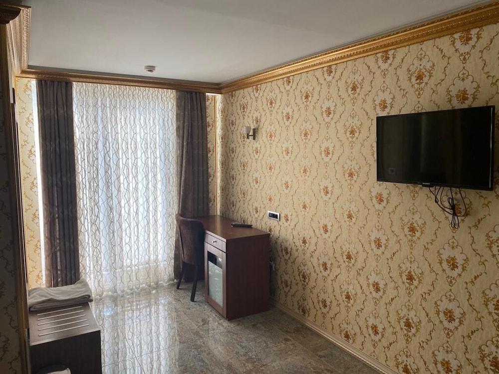 Grand Merin Airport Hotel Истанбул Екстериор снимка