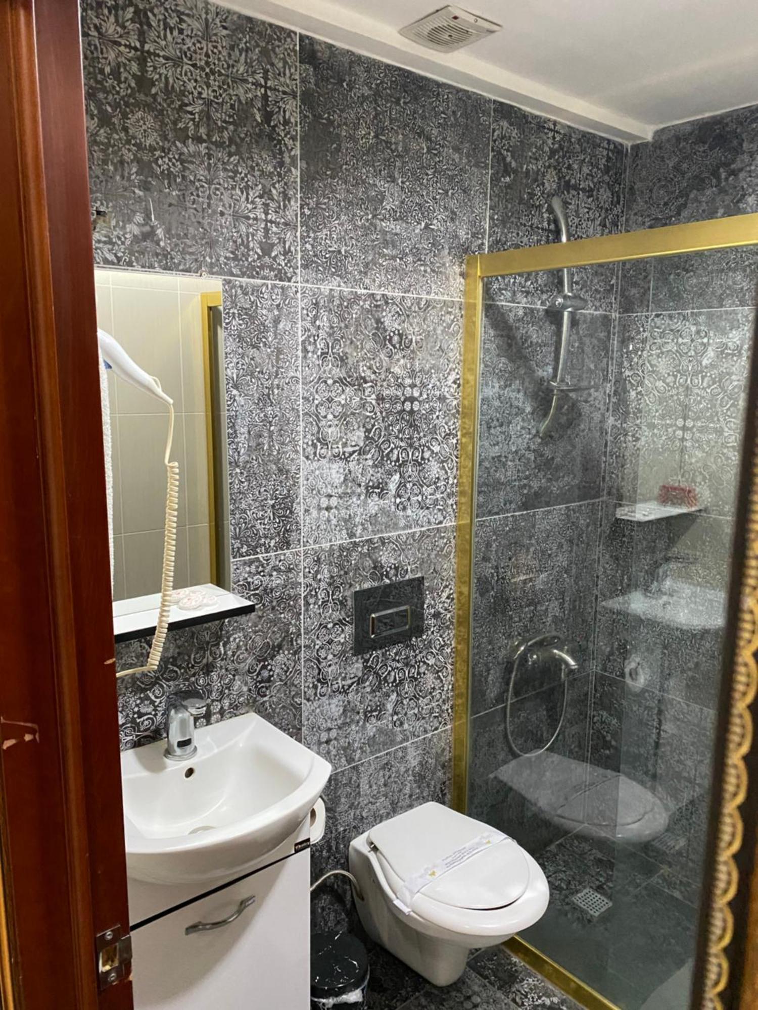 Grand Merin Airport Hotel Истанбул Екстериор снимка